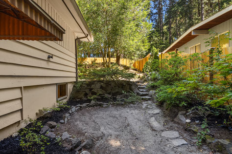 23505 Robin Hood Dr Edmonds- Upgrade Realty24