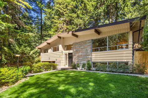 23505 Robin Hood Dr Edmonds- Upgrade Realty42