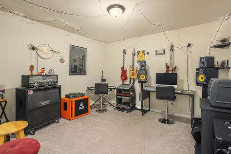 20129 13th Ave W Lynnwood WA- Upgrade Realty30