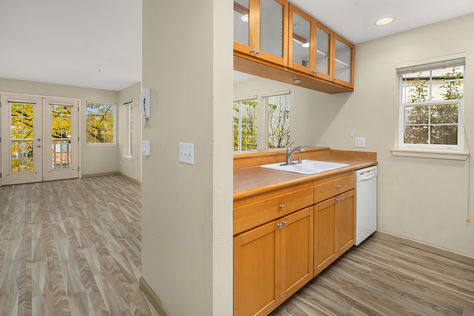 1219 6th Ave N 201 Seattle, WA- Upgrade Realty21