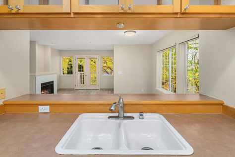 1219 6th Ave N 201 Seattle, WA- Upgrade Realty22