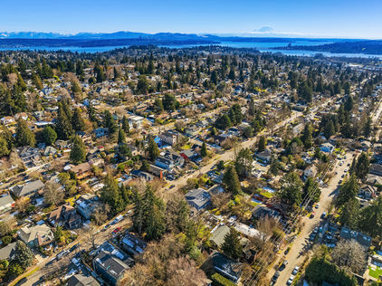 6833 27th Ave NE Seattle - Upgrade Realty24