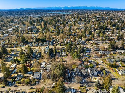 6833 27th Ave NE Seattle - Upgrade Realty27