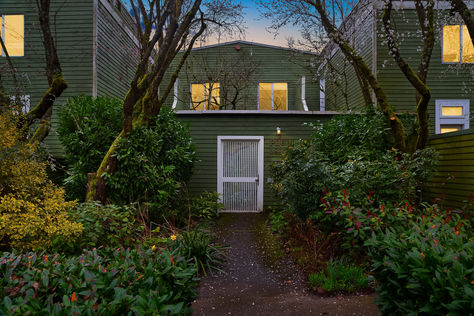 1812 25th Ave #A Seattle - Upgrade Realty7