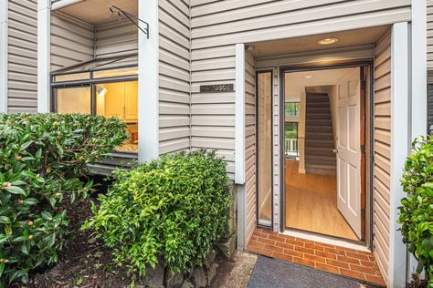 19805 15th Ave NE #3 Shoreline WA - Upgrade Realty30