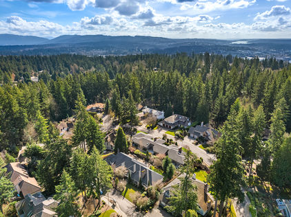 3370 126th Ave NE Bellevue WA - Upgrade Realty40