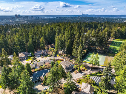 3370 126th Ave NE Bellevue WA - Upgrade Realty42