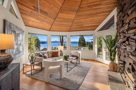 13201 421nd Ave NE Seattle WA - Upgrade Realty53