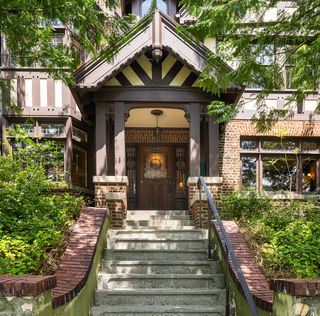 1918 N 41st St Seattle WA - Upgrade Realty21