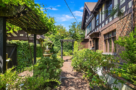 1918 N 41st St Seattle WA - Upgrade Realty49