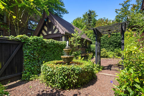 1918 N 41st St Seattle WA - Upgrade Realty50