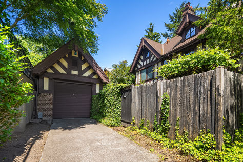 1918 N 41st St Seattle WA - Upgrade Realty51