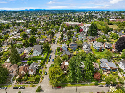 1918 N 41st St Seattle WA - Upgrade Realty55