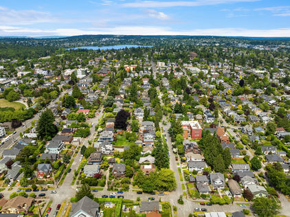 1918 N 41st St Seattle WA - Upgrade Realty56