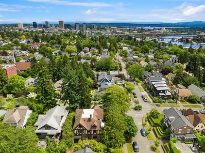 1918 N 41st St Seattle WA - Upgrade Realty60