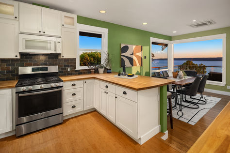 10647 Marine View Dr SW Seattle WA - Upgrade Realty21