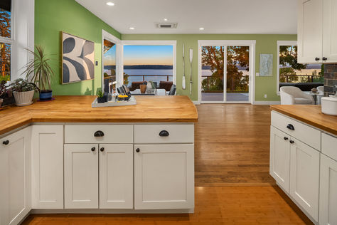 10647 Marine View Dr SW Seattle WA - Upgrade Realty22