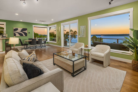 10647 Marine View Dr SW Seattle WA - Upgrade Realty30