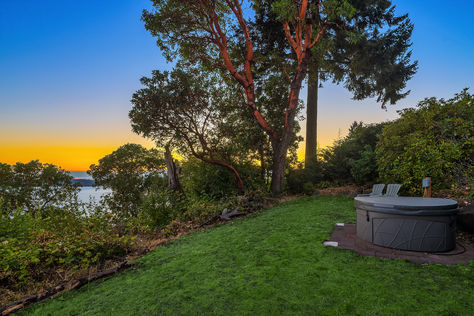 10647 Marine View Dr SW Seattle WA - Upgrade Realty42