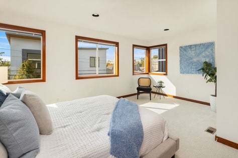 1915 9th Ave W Seattle WA 13