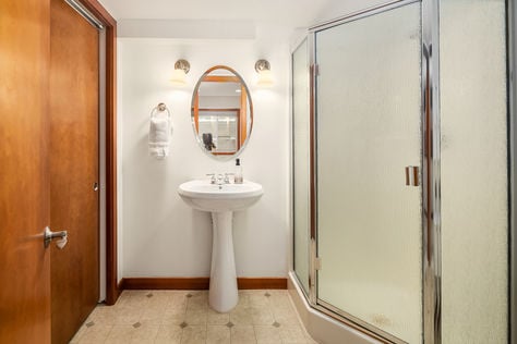 1915 9th Ave W Seattle WA 32