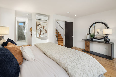 1114 16th Ave #A Seattle WA- Upgrade Realty25