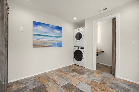 1090 Grow Ave NW, Bainridge Island, WA 98037 - Upgrade Realty21