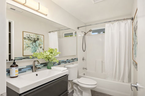 1090 Grow Ave NW, Bainridge Island, WA 98037 - Upgrade Realty24