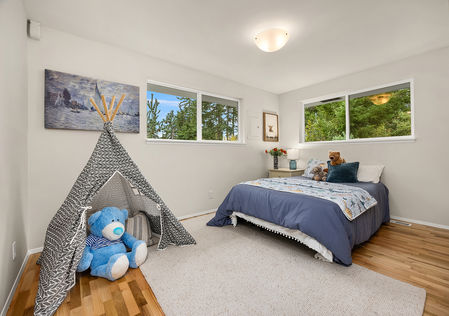 1090 Grow Ave NW, Bainridge Island, WA 98037 - Upgrade Realty25