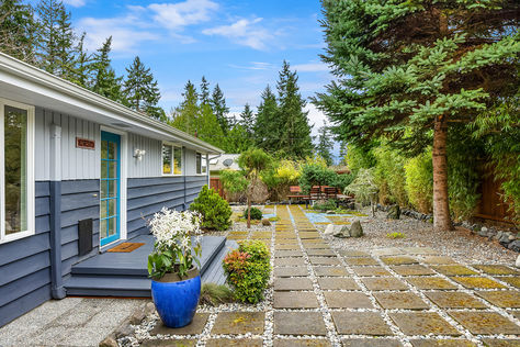1090 Grow Ave NW, Bainridge Island, WA 98037 - Upgrade Realty3