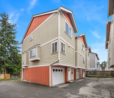 12050 33rd Ave NE Unit C, Seattle, WA - Upgrade Realty3