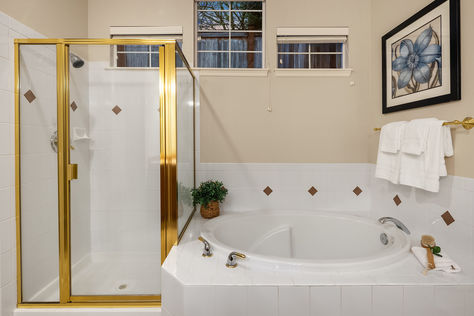 1925 NE 33rd Pl, Renton, WA - Upgrade Realty33