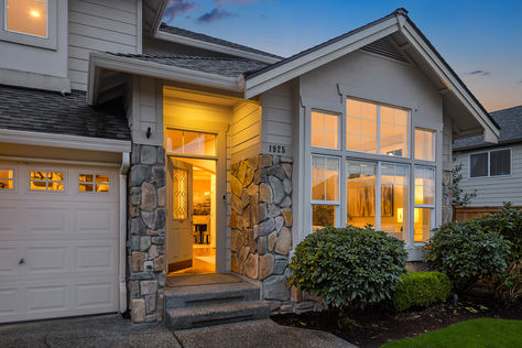 1925 NE 33rd Pl, Renton, WA - Upgrade Realty48