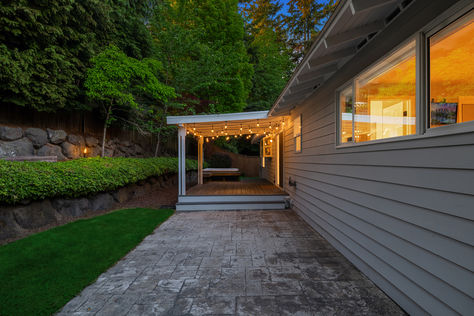 1517 3rd Pl, Kirkland, WA - Upgrade Realty25