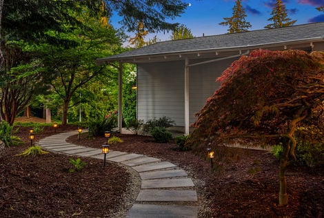 1517 3rd Pl, Kirkland, WA - Upgrade Realty30