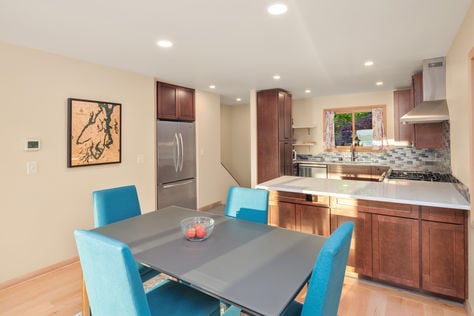 16311 25th Ave SW Burien WA - Upgrade Realty24