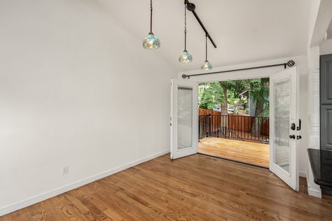 11821 SE 67th Pl, Bellevue, WA - Upgrade Realty25