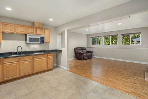 11821 SE 67th Pl, Bellevue, WA - Upgrade Realty38