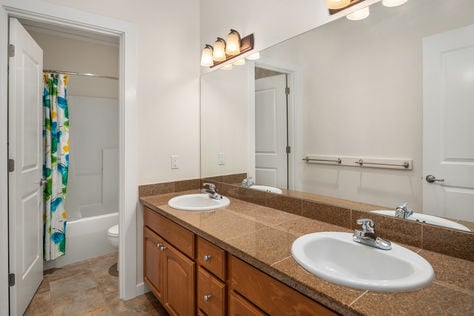 1240 SW 296th St, Federal Way, WA - Upgrade Realty9