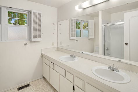 18855 SE 42nd St, Issaquah, WA - Upgrade Realty19