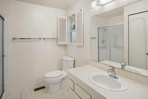 18855 SE 42nd St, Issaquah, WA - Upgrade Realty24