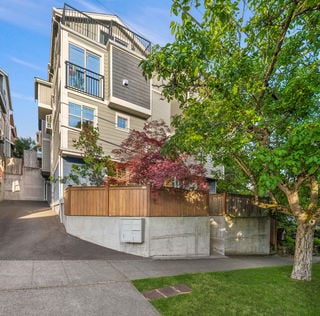 3670 Dayton Ave N #B, Seattle, WA - Upgrade Realty1