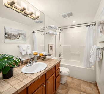 3670 Dayton Ave N #B, Seattle, WA - Upgrade Realty10