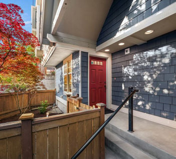 3670 Dayton Ave N #B, Seattle, WA - Upgrade Realty2