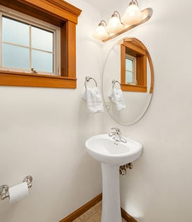 3670 Dayton Ave N #B, Seattle, WA - Upgrade Realty32