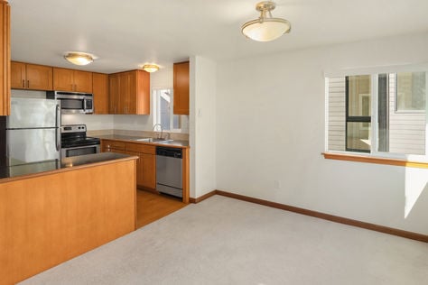1527 NW 63rd St Apt 2 Seattle, WA - Upgrade Realty13