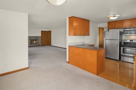 1527 NW 63rd St Apt 2 Seattle, WA - Upgrade Realty14