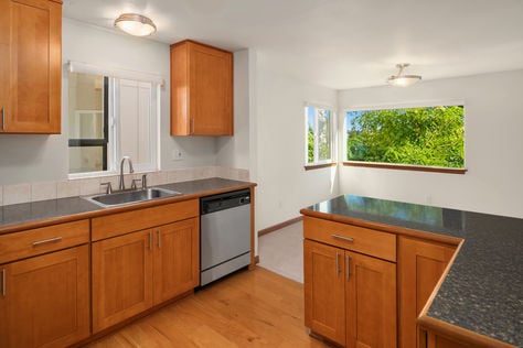 1527 NW 63rd St Apt 2 Seattle, WA - Upgrade Realty16