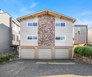 1527 NW 63rd St Apt 2 Seattle, WA - Upgrade Realty23