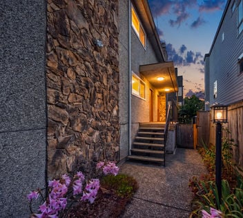 1527 NW 63rd St Apt 2 Seattle, WA - Upgrade Realty27
